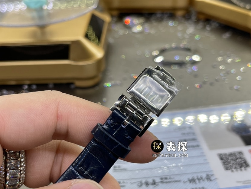 积家约会真金真钻定制一比一超A精仿手表女士蓝盘皮带款表扣实拍图