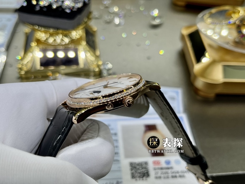 积家大师真金真钻定制超A高仿手表男士米色玫瑰金盘皮带款侧面实拍图