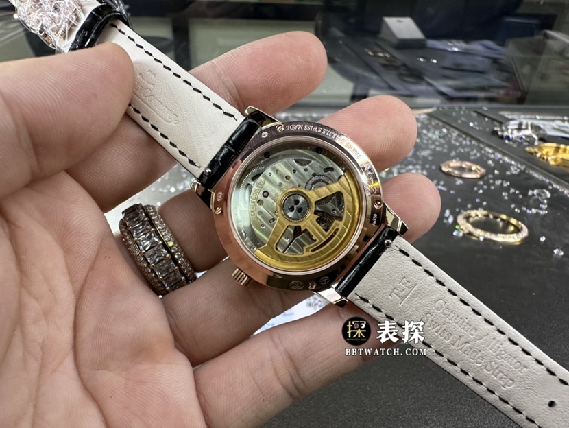 积家约会真金真钻定制顶级复刻手表女士玫瑰金镶钻月相皮带款背面实拍图