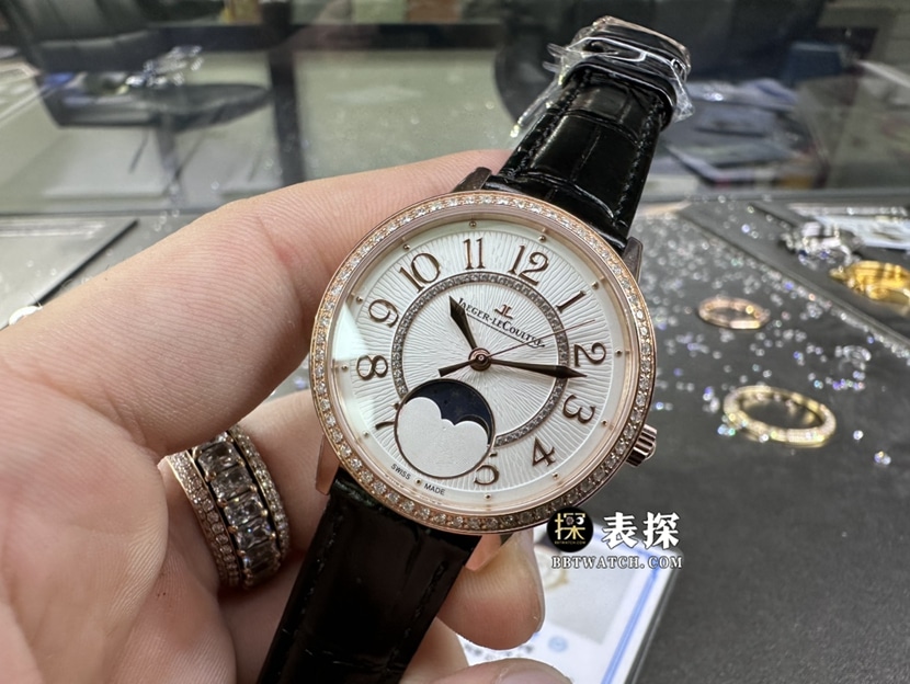 积家约会真金真钻定制顶级复刻手表女士玫瑰金镶钻月相皮带款正面实拍图