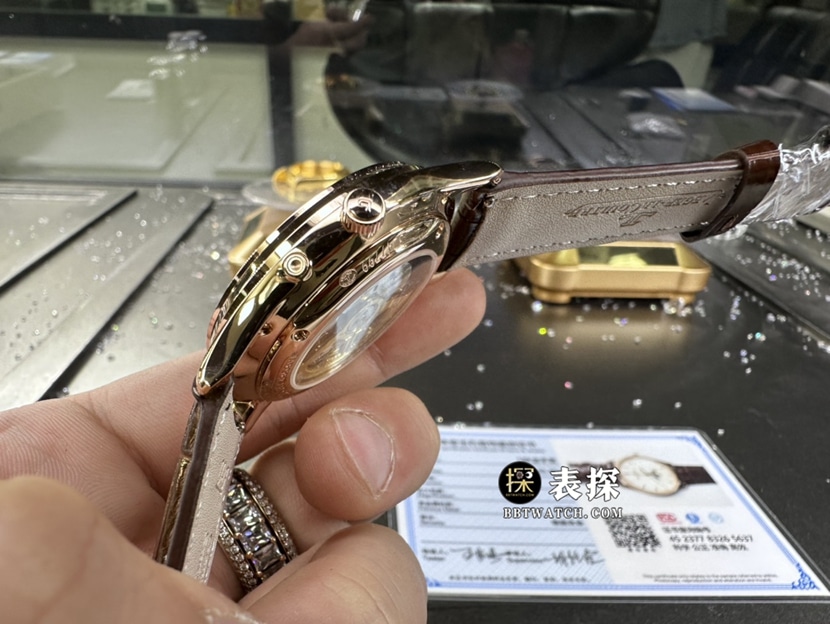 积家大师真金真钻定制一比一超A高仿手表男士蛋黄壳月相皮带款侧面实拍图
