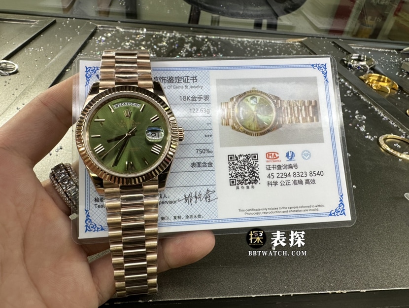 劳力士星期日历型真金真钻定制顶级一比一高仿手表男士橄榄绿盘钢带款正面实拍图