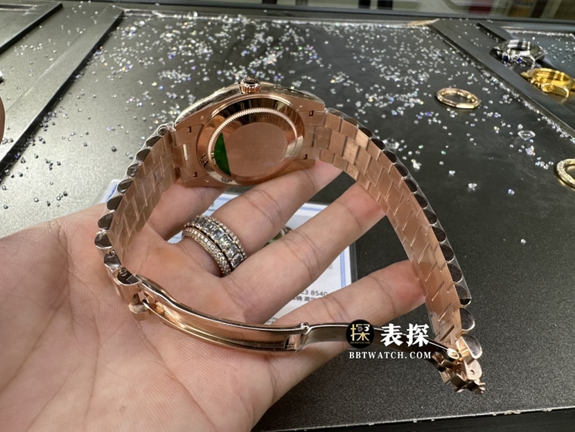 劳力士星期日历型真金真钻定制顶级一比一高仿手表男士橄榄绿盘钢带款表扣实拍图