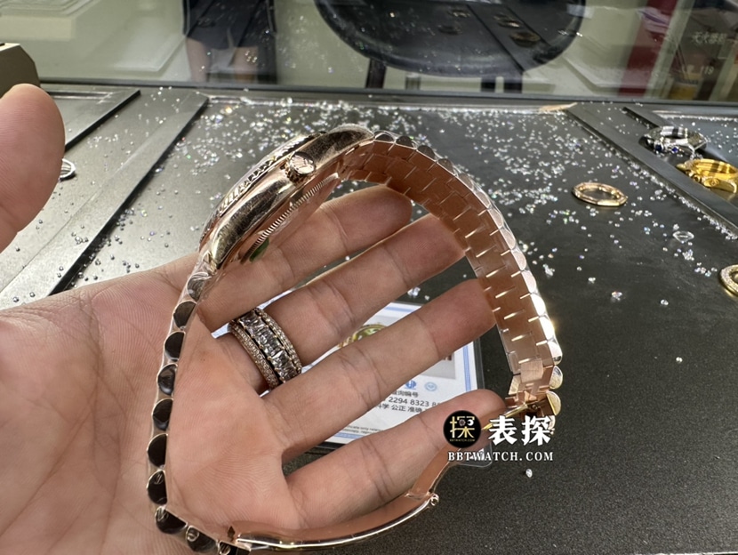劳力士星期日历型真金真钻定制顶级一比一高仿手表男士橄榄绿盘钢带款表带实拍图