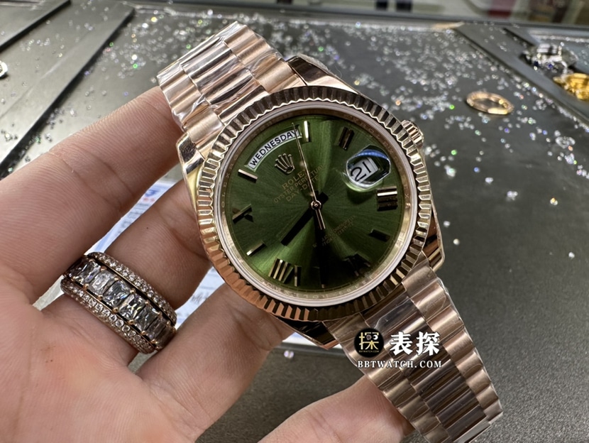 劳力士星期日历型真金真钻定制顶级一比一高仿手表男士橄榄绿盘钢带款正面实拍图