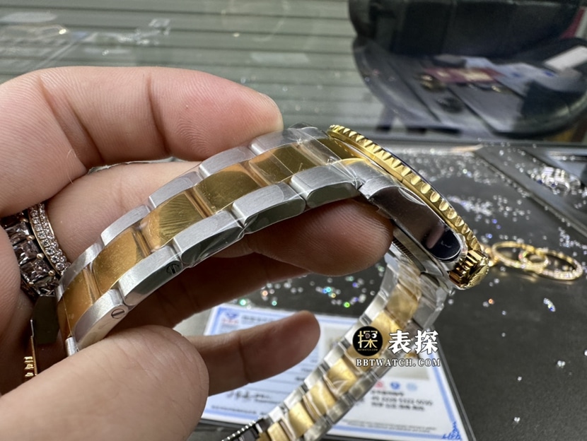 劳力士潜航者型真金真钻定制一比一超A高仿手表男士间金蓝水鬼钢带款表带实拍图