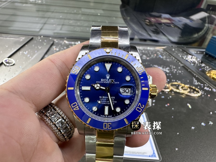 劳力士潜航者型真金真钻定制一比一超A高仿手表男士间金蓝水鬼钢带款正面实拍图