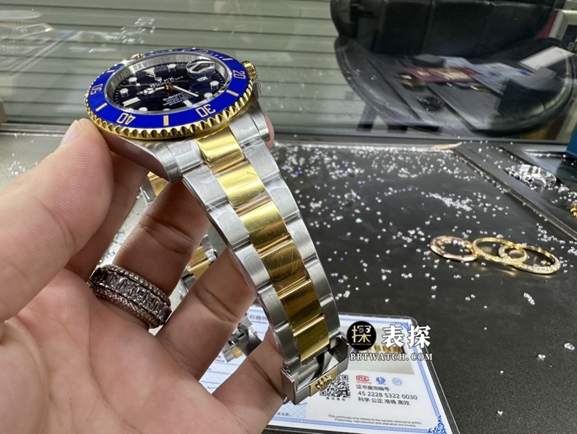 劳力士潜航者型真金真钻定制一比一超A高仿手表男士间金蓝水鬼钢带款表带实拍图