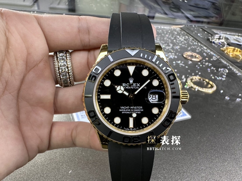 劳力士游艇名仕型真金真钻定制一比一超A精仿手表男士黑盘橡胶款正面实拍图