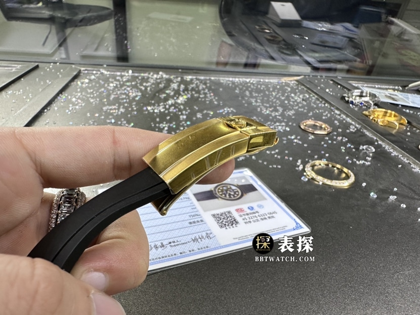 劳力士游艇名仕型真金真钻定制一比一超A精仿手表男士黑盘橡胶款表扣实拍图