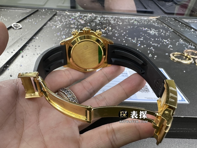 劳力士宇宙计型迪通拿真金真钻定制超A高仿手表男士香槟色熊猫盘余文乐同款橡胶款背面实拍图