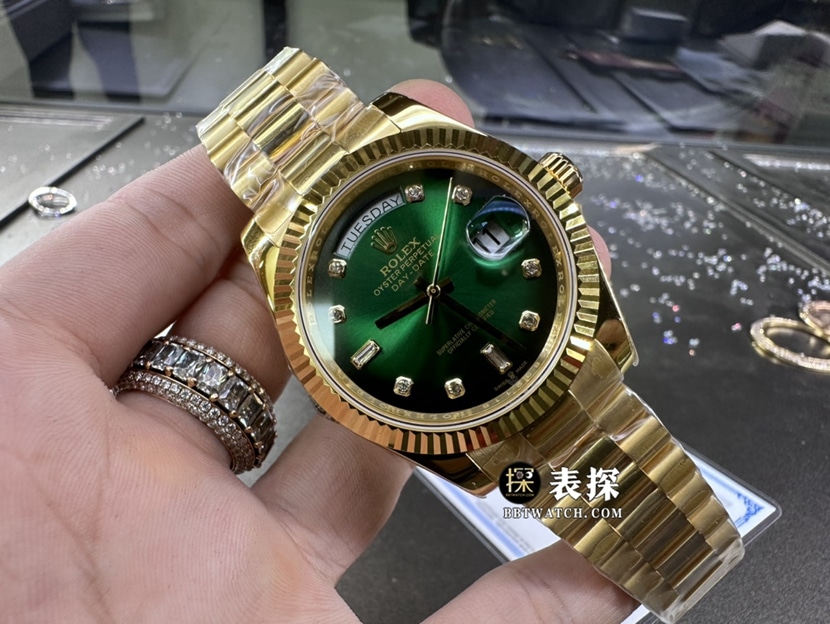 劳力士星期日历型真金真钻定制一比一顶级复刻手表男士渐变绿盘钢带款正面实拍图