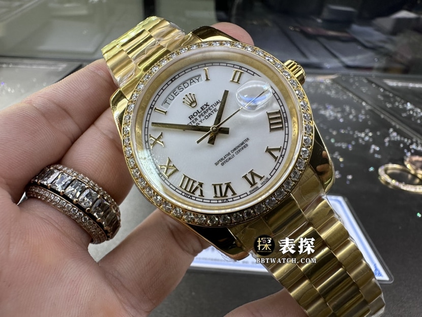 劳力士星期日历型真金真钻定制顶级一比一高仿手表男士白盘镶钻钢带款正面实拍图