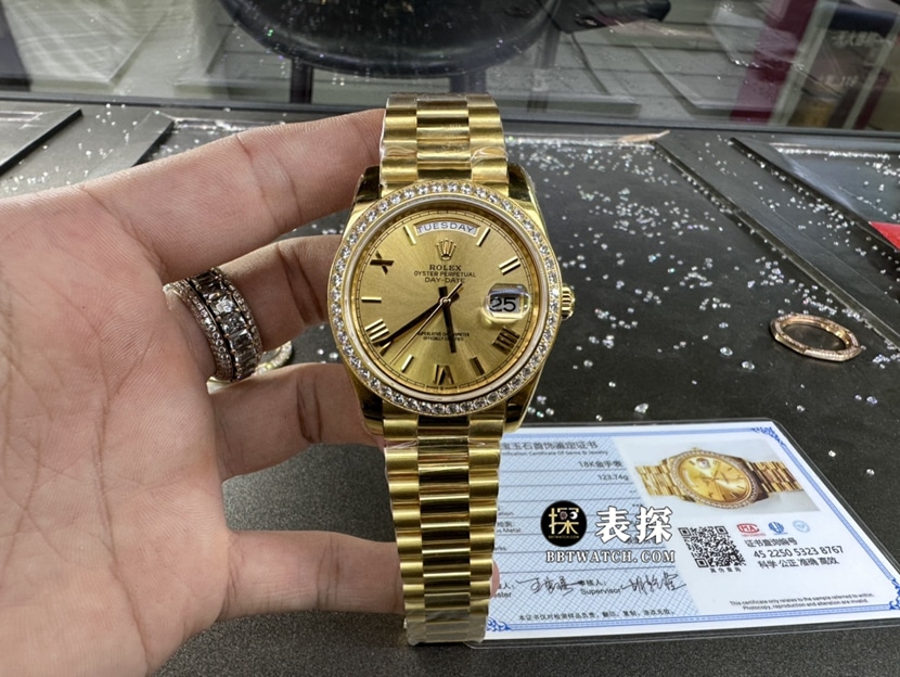劳力士星期日历型真金真钻定制超A高仿手表男士香槟金盘镶钻钢带款正面实拍图