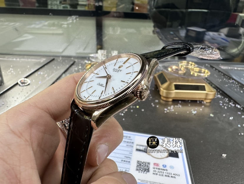 劳力士切利尼真金真钻定制顶级一比一精仿手表男士白盘皮带款侧面实拍图