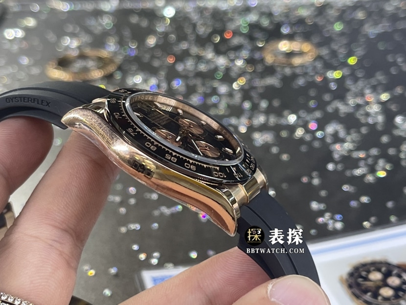 劳力士迪通拿一比一超A高仿手表男士黑盘橡胶款侧面实拍图