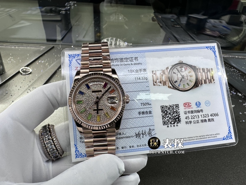 劳力士星期日历型真金真钻定制顶级一比一高仿手表女士玫瑰金镶钻盘钢带款整体实拍图