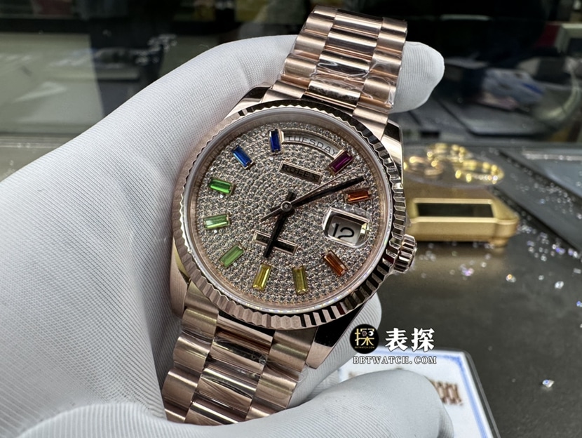 劳力士星期日历型真金真钻定制顶级一比一高仿手表女士玫瑰金镶钻盘钢带款正面实拍图
