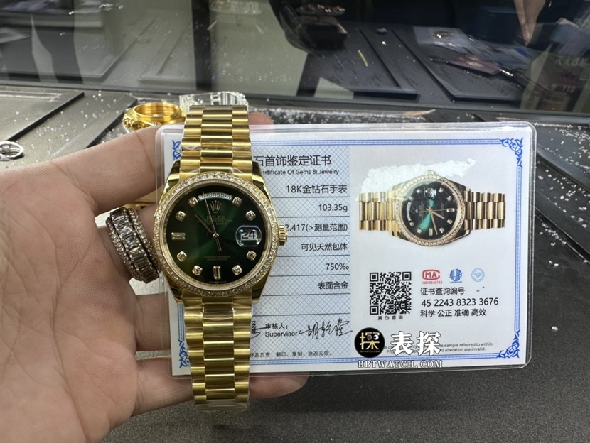 劳力士星期日历型真金真钻定制超A高仿手表女士渐变绿盘镶钻钢带款正面实拍图