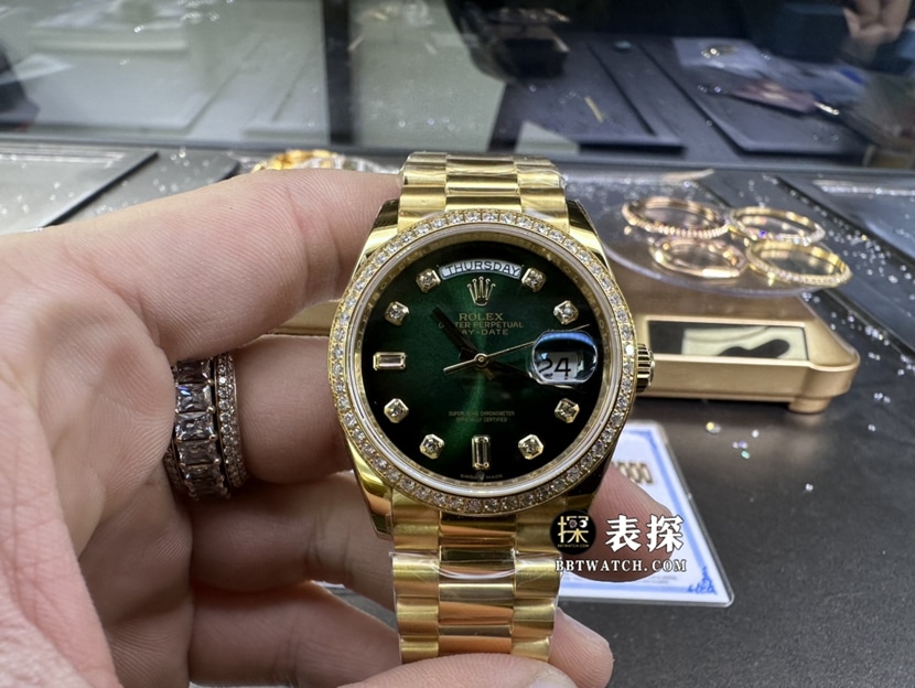 劳力士星期日历型真金真钻定制超A高仿手表女士渐变绿盘镶钻钢带款正面实拍图