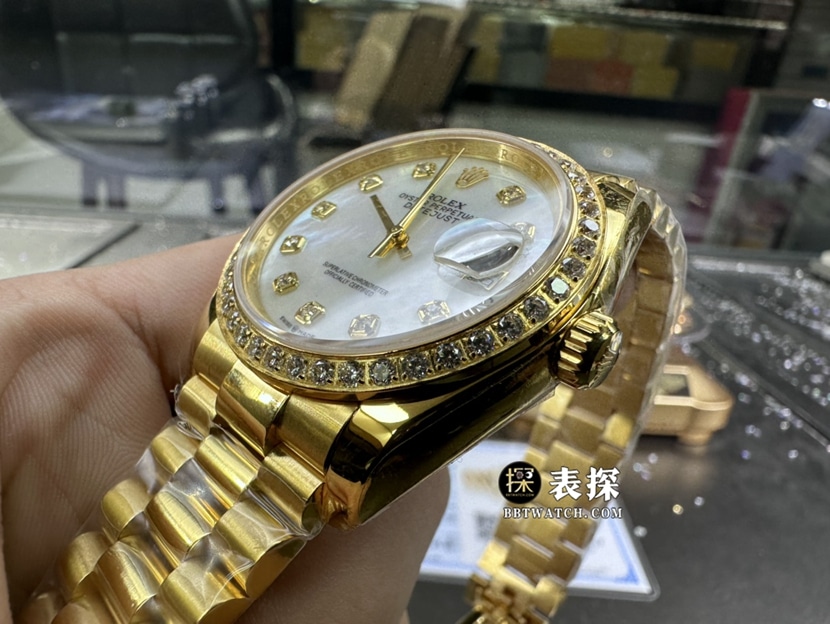 劳力士日志型真金真钻定制一比一顶级复刻手表女士珍珠母贝盘镶钻钢带款侧面实拍图