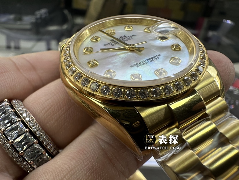 劳力士日志型真金真钻定制一比一顶级复刻手表女士珍珠母贝盘镶钻钢带款侧面实拍图