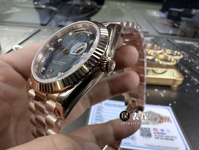劳力士星期日历型真金真钻定制顶级一比一精仿手表男士黑色珍珠母贝盘钢带款侧面实拍图