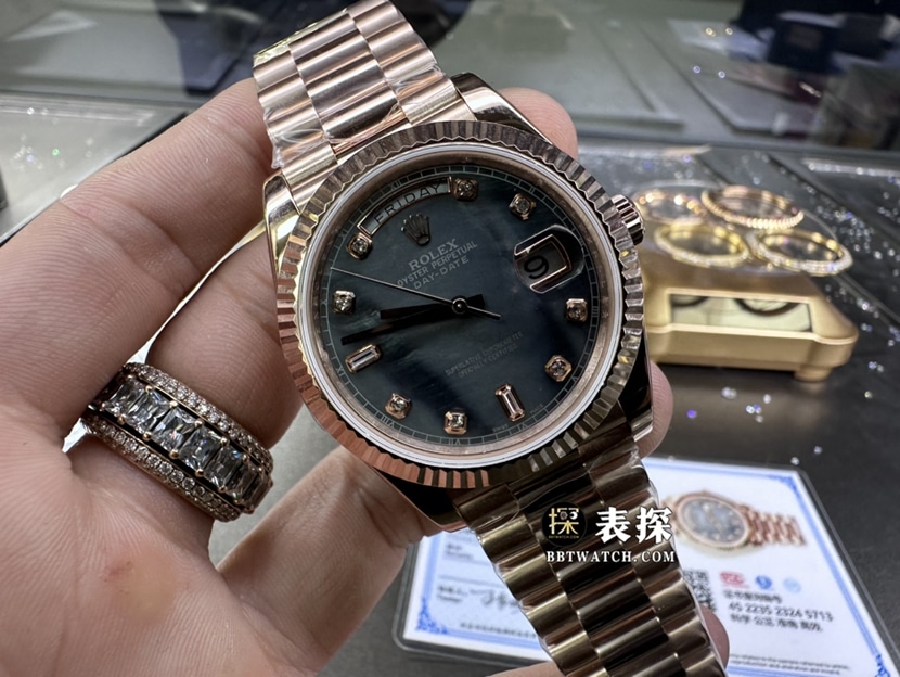 劳力士星期日历型真金真钻定制顶级一比一精仿手表男士黑色珍珠母贝盘钢带款正面实拍图