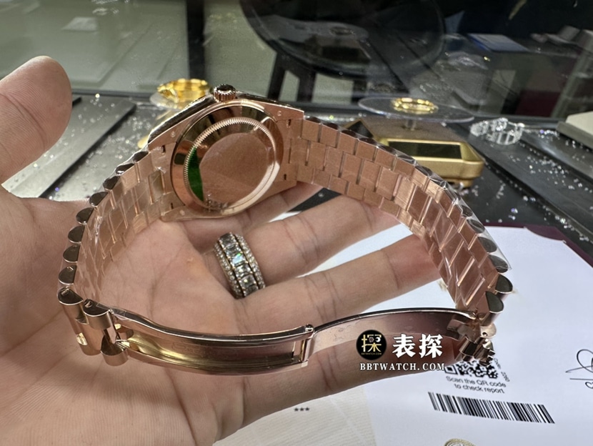 劳力士星期日历型真金真钻定制顶级一比一高仿手表女士白色珍珠母盘钢带款表扣实拍图