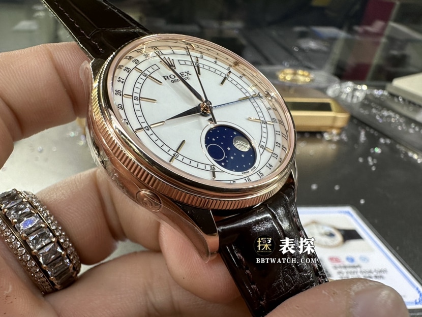 劳力士切利尼真金真钻定制顶级复刻手表男士白盘月相皮带款侧面实拍图