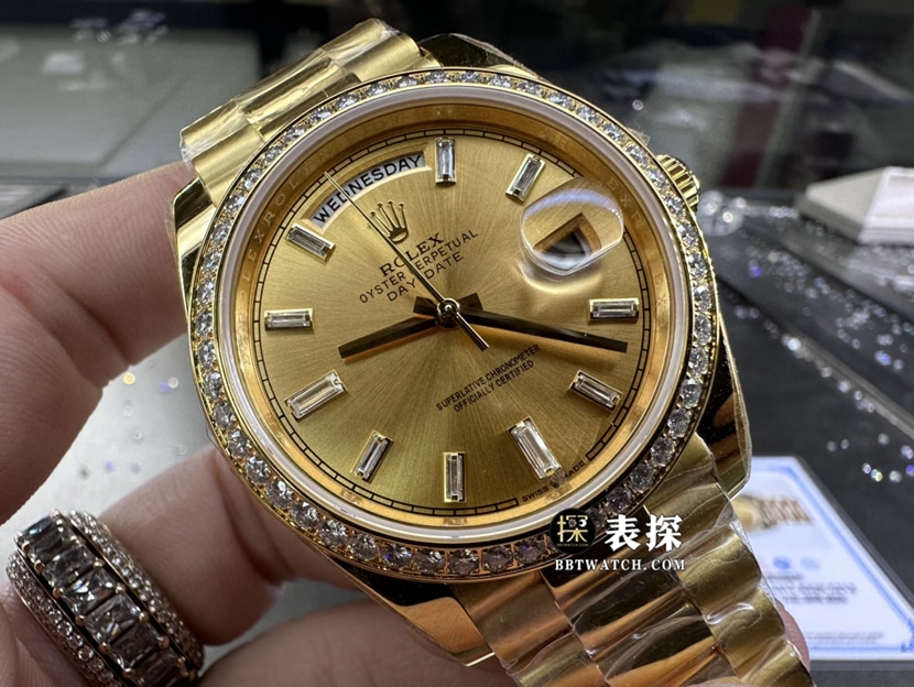 劳力士星期日历型真金真钻定制一比一超A精仿手表男士香槟金盘镶钻钢带款正面实拍图