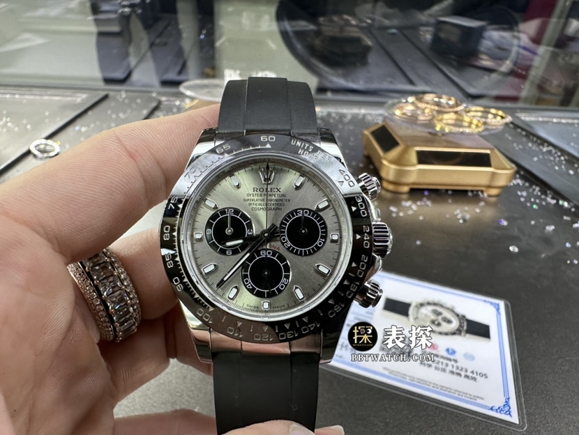 劳力士宇宙计型迪通拿真金真钻定制一比一超A高仿手表男士银灰盘橡胶款正面实拍图