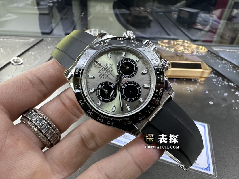 劳力士宇宙计型迪通拿真金真钻定制一比一超A高仿手表男士银灰盘橡胶款正面实拍图