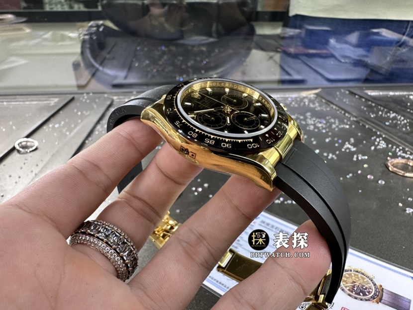 劳力士宇宙计型迪通拿真金真钻定制一比一超A精仿手表男士黑盘橡胶款侧面实拍图