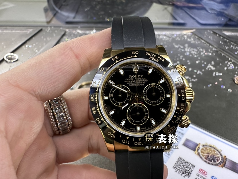 劳力士宇宙计型迪通拿真金真钻定制一比一超A精仿手表男士黑盘橡胶款正面实拍图
