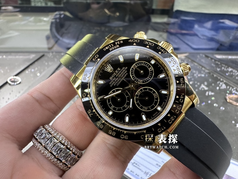 劳力士宇宙计型迪通拿真金真钻定制一比一超A精仿手表男士黑盘橡胶款正面实拍图