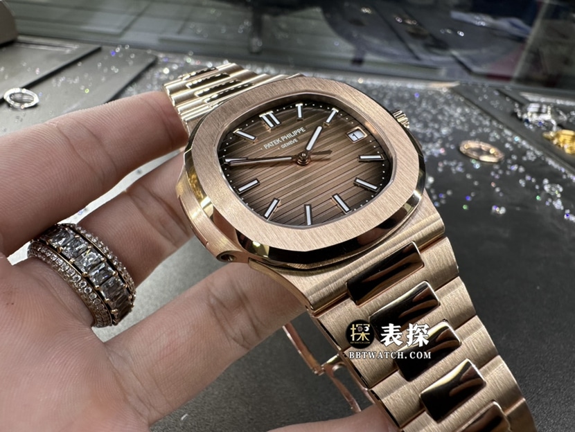百达翡丽运动优雅真金真钻定制顶级一比一精仿手表男士深棕色渐变盘钢带款正面是实拍图