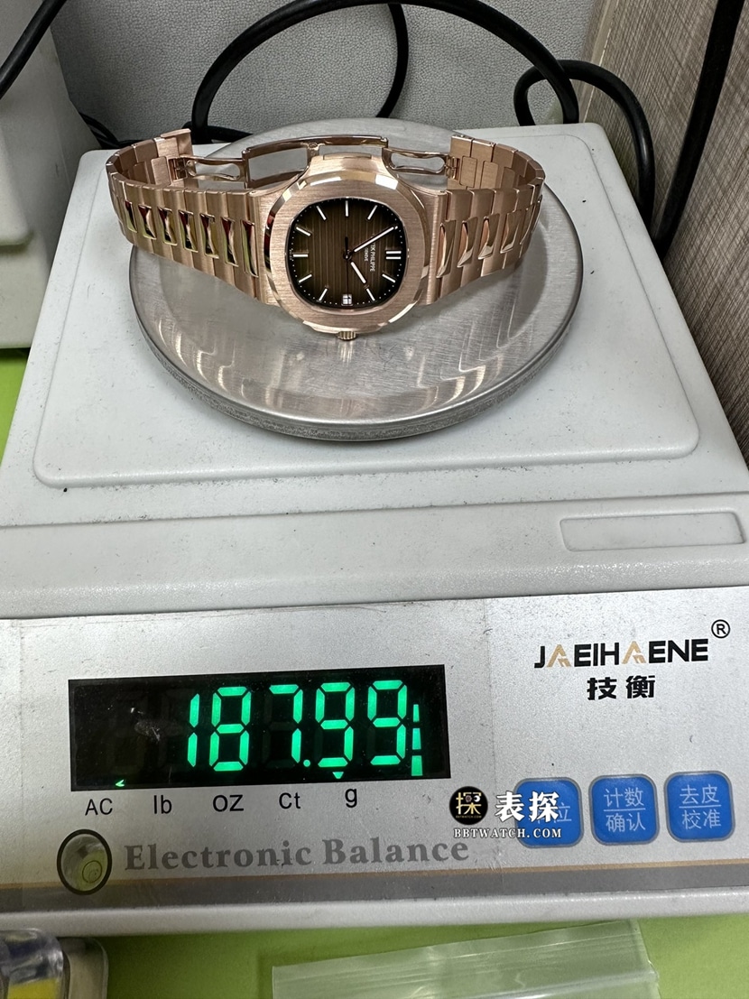 百达翡丽运动优雅真金真钻定制顶级一比一精仿手表男士深棕色渐变盘钢带款重量是实拍图