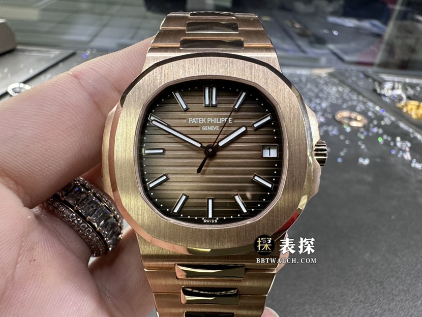 百达翡丽运动优雅真金真钻定制顶级一比一精仿手表男士深棕色渐变盘钢带款正面是实拍图