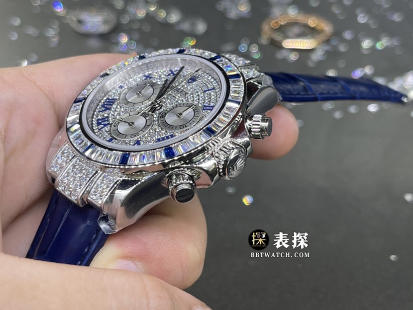 劳力士宇宙计型迪通拿真金真钻定制顶级一比一高仿手表密镶钻面配蓝珐琅罗马数字皮带款侧面实拍图