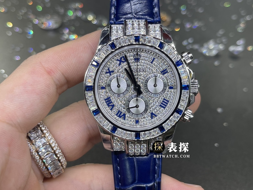 劳力士宇宙计型迪通拿真金真钻定制顶级一比一高仿手表密镶钻面配蓝珐琅罗马数字皮带款正面实拍图