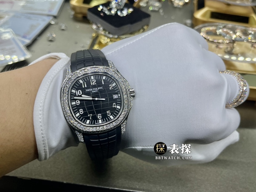 百达翡丽AQUANAUT真金真钻定制顶级复刻手表女士黑色浮雕盘镶钻橡胶款佩戴实拍图