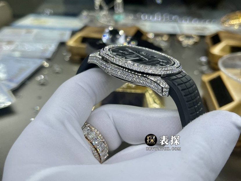 百达翡丽AQUANAUT真金真钻定制顶级复刻手表女士黑色浮雕盘镶钻橡胶款侧面实拍图