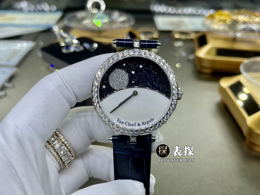 梵克雅宝诗意复杂功能真金真钻定制一比一超A精仿手表女士星空盘皮带款正面实拍图