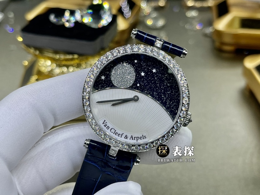 梵克雅宝诗意复杂功能真金真钻定制一比一超A精仿手表女士星空盘皮带款正面实拍图