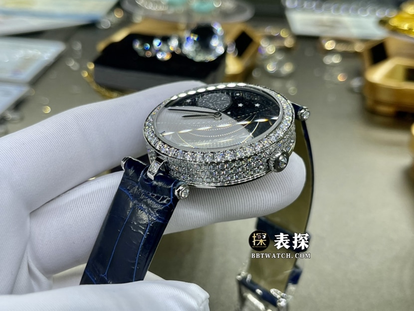 梵克雅宝诗意复杂功能真金真钻定制一比一超A精仿手表女士星空盘皮带款侧面实拍图