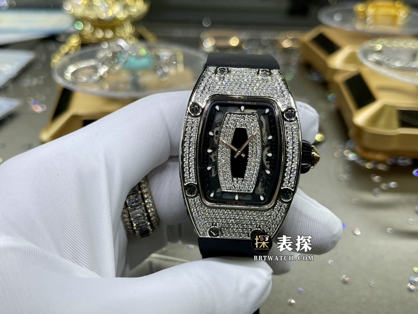 里查德米尔女士真金真钻定制一比一顶级复刻手表女士酒桶形镂空盘橡胶款正面实拍图