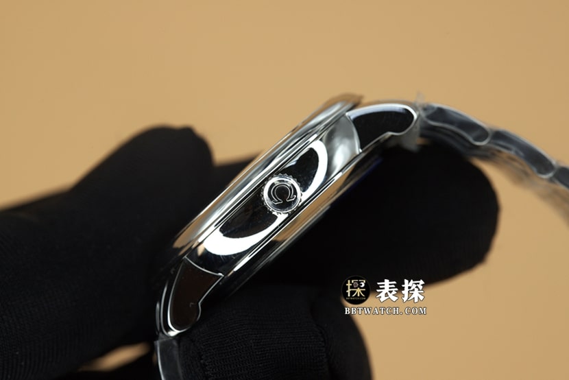 MKS厂欧米茄蝶飞一比一超A高仿手表女士白盘金针钢带款图片及价格侧面实拍图