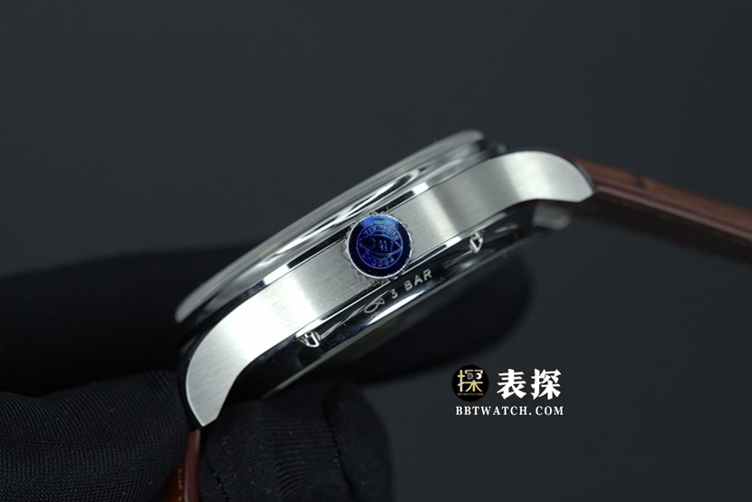 ZF厂万国葡萄牙超A高仿手表男士年历白盘皮带款图片及价格侧面实拍图