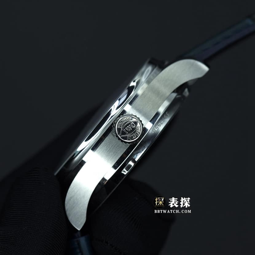 ZF厂万国葡萄牙顶级一比一高仿手表男士白盘蓝针皮带款图片及价格侧面实拍图